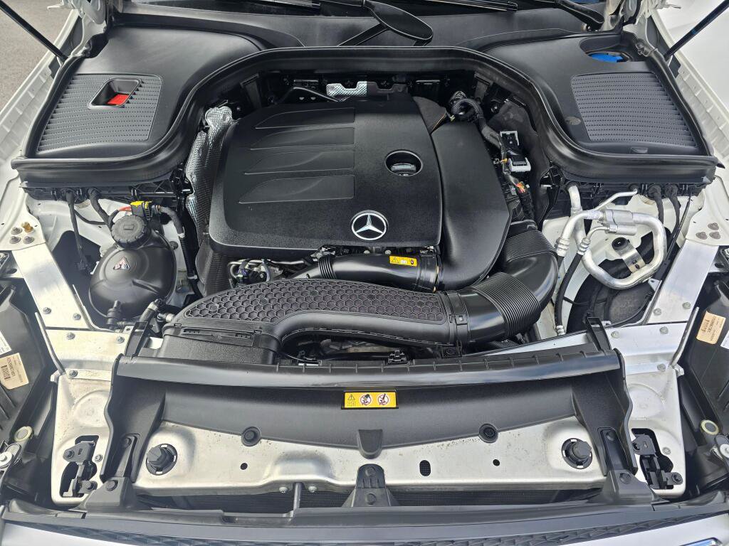 Used 2021 Mercedes-Benz GLC 300 4MATIC image 10