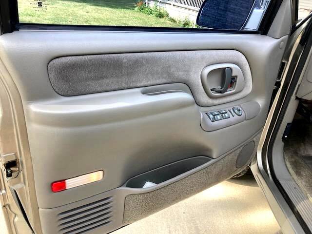 Used 1998 GMC Yukon SLT w/ Marketing Opt Pkg 5 image 19