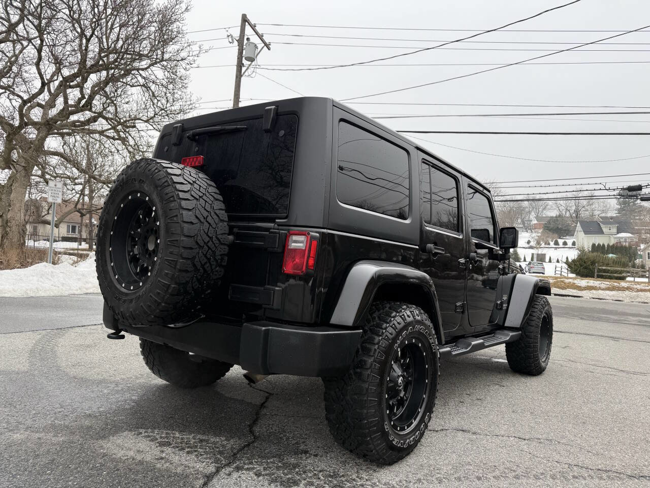 Used 2017 Jeep Wrangler Unlimited Sahara w/ Connectivity Group image 8