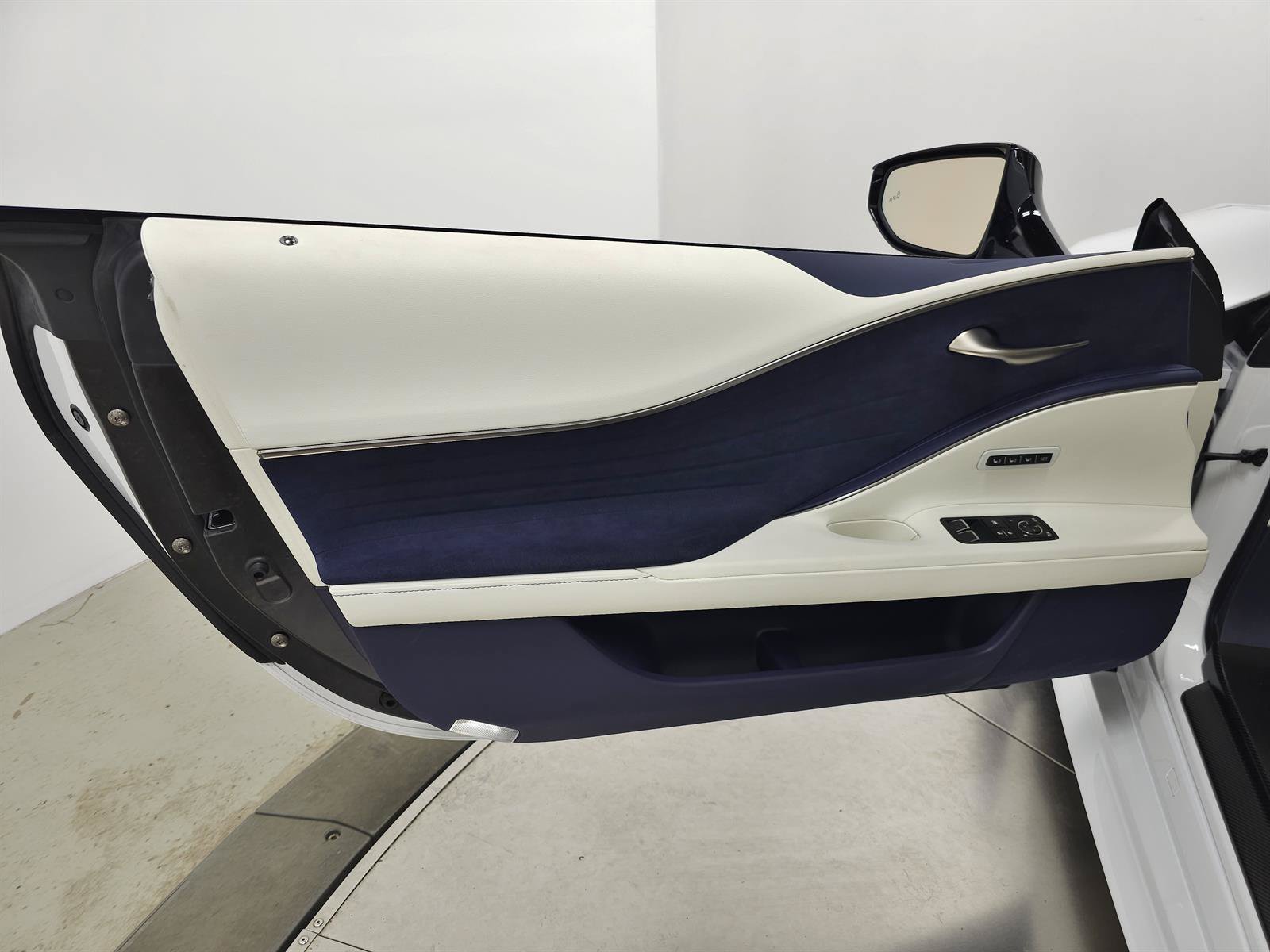 Used 2024 Lexus LC 500 Coupe w/ Bespoke Build Package RWD image 14