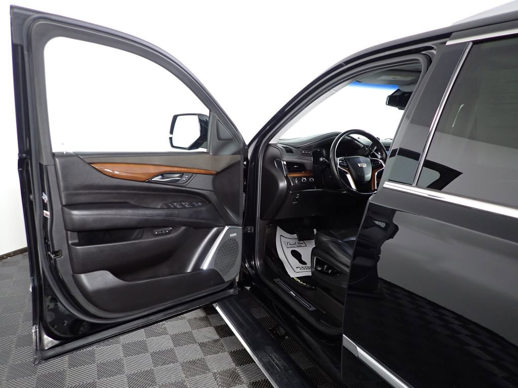 Used 2016 Cadillac Escalade Premium image 23