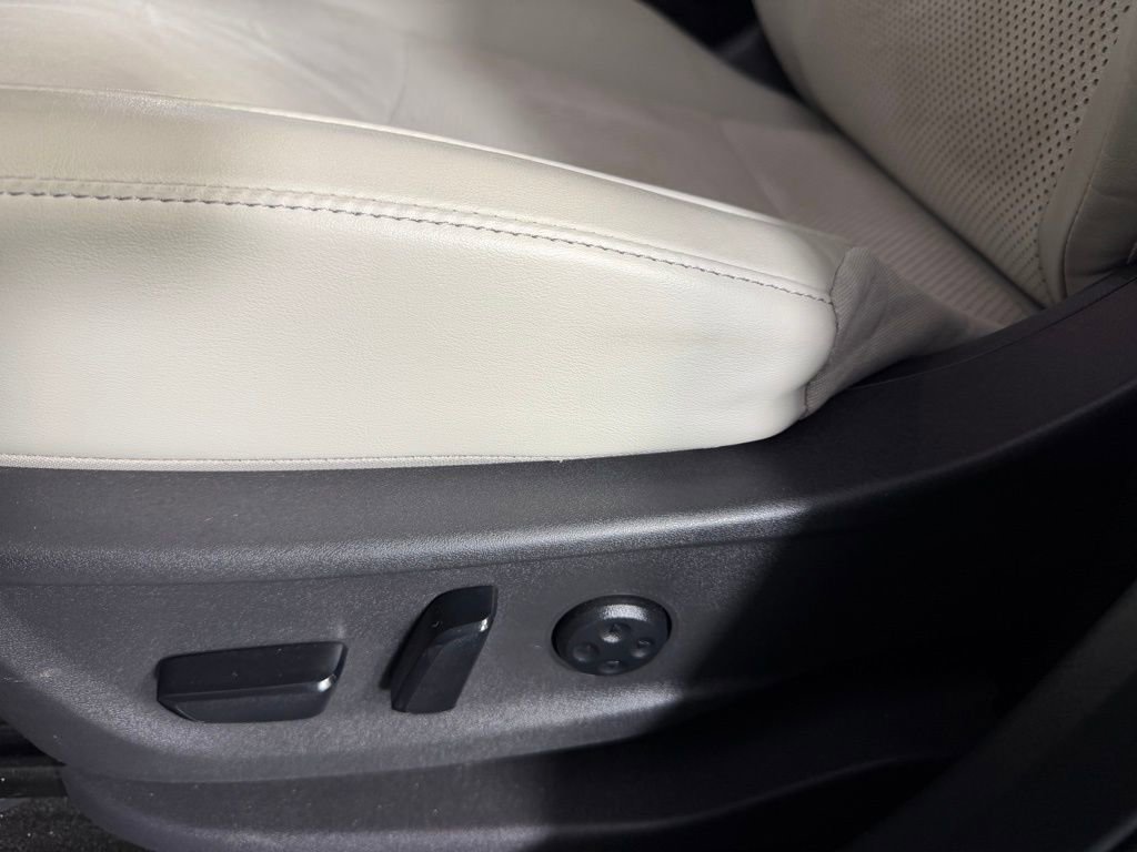 Used 2023 Nissan Ariya AWD image 23