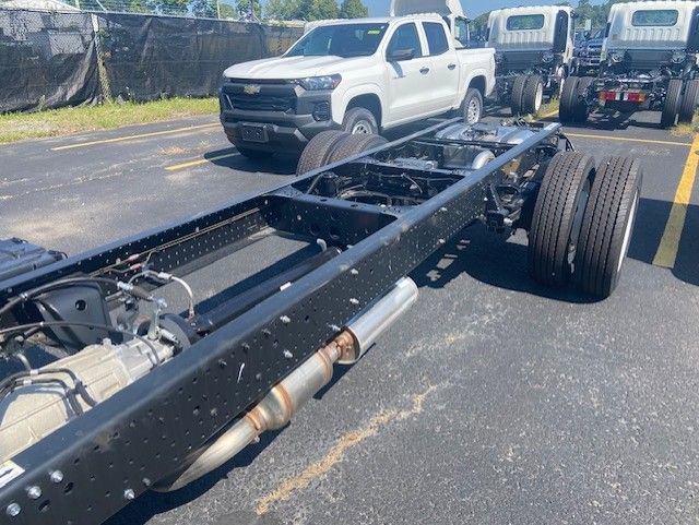 New 2025 Chevrolet Low Cab Forward image 6