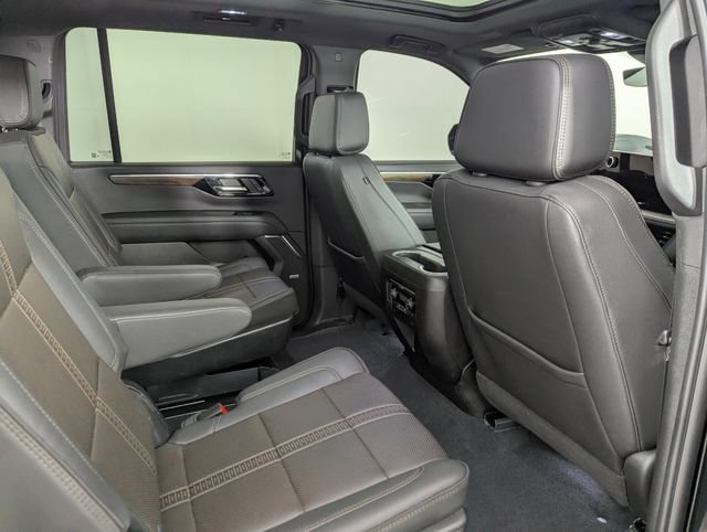 Used 2025 Chevrolet Suburban High Country AWD/4WD image 27
