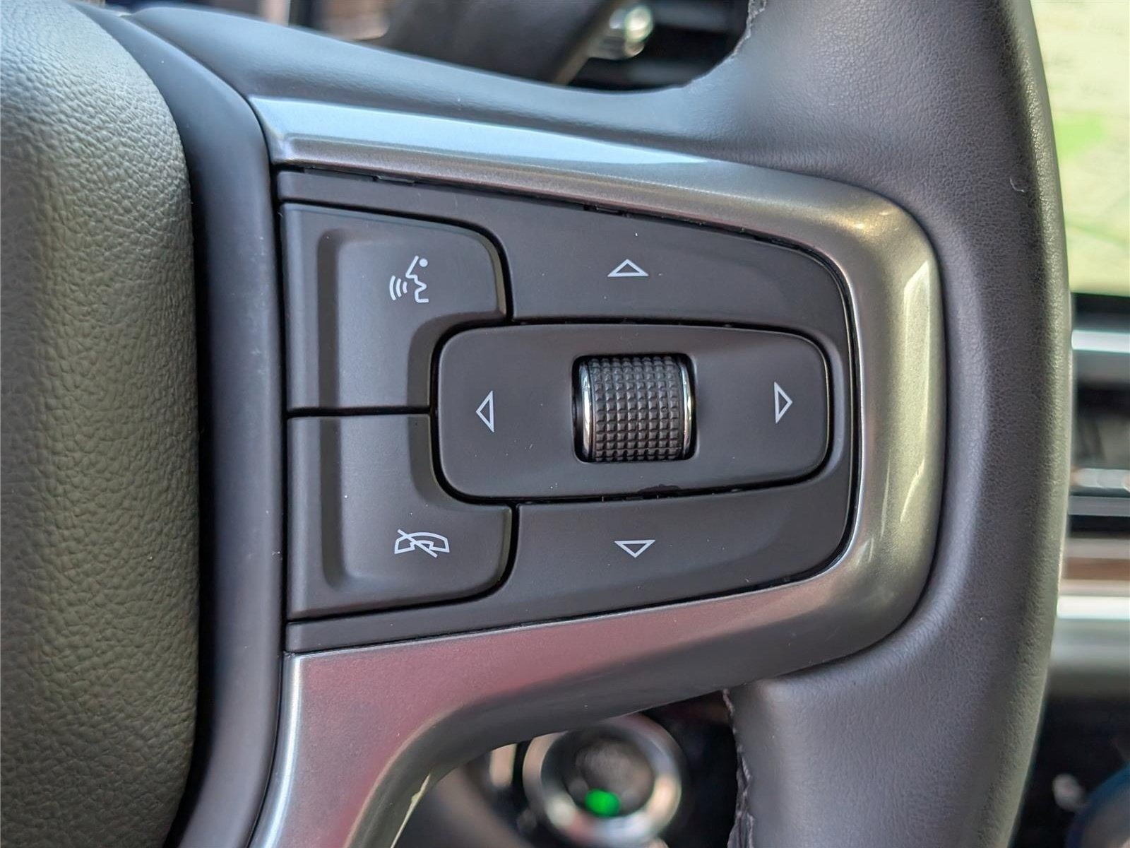 Used 2025 Chevrolet Silverado 1500 LT AWD/4WD image 23