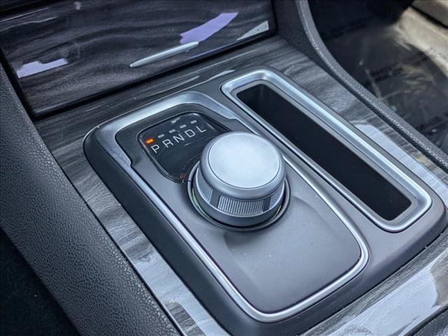 Used 2022 Chrysler 300 Touring L w/ Safetytec Plus Group RWD image 12