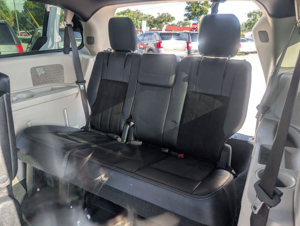 Used 2020 Dodge Grand Caravan SXT FWD image 11