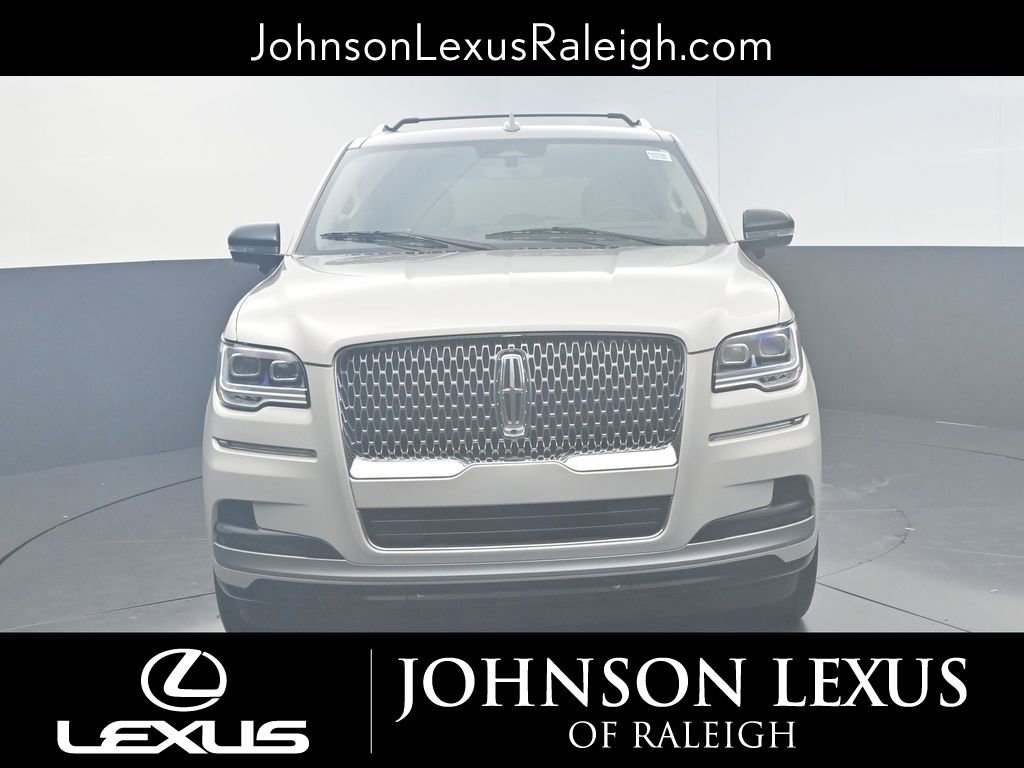 Used 2023 Lincoln Navigator Reserve image 4