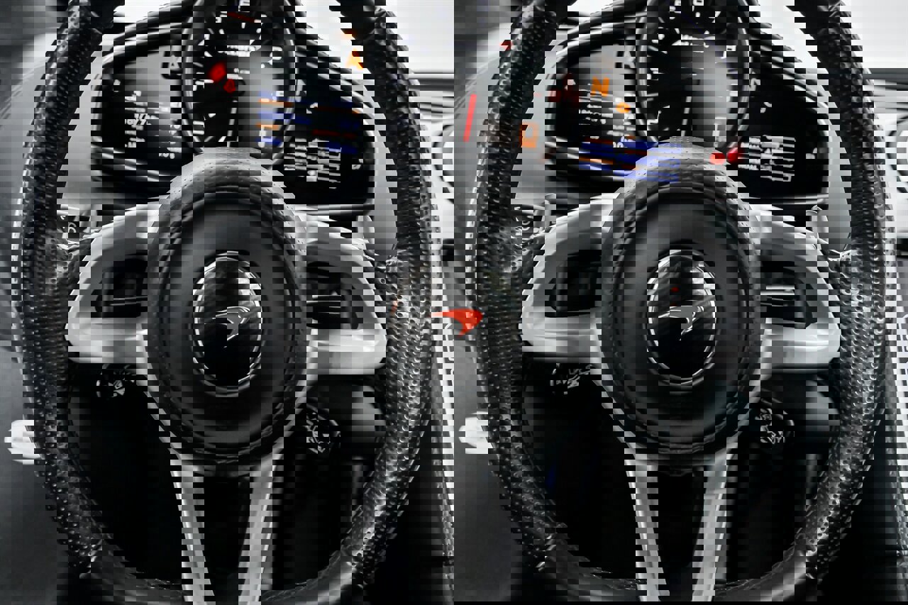 Used 2015 McLaren 650S Spider image 26