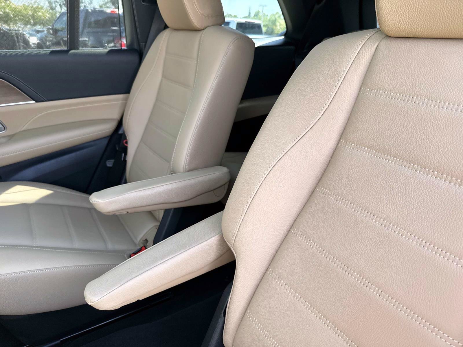 Used 2025 Mercedes-Benz GLS 450 4MATIC image 14