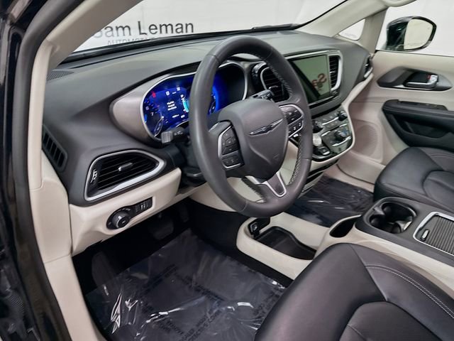 Used 2024 Chrysler Pacifica Touring-L image 9