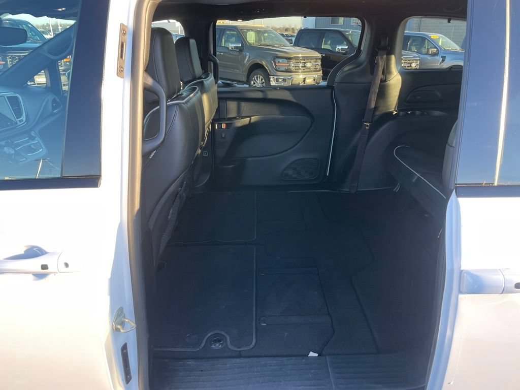 Used 2025 Chrysler Pacifica Limited FWD image 53