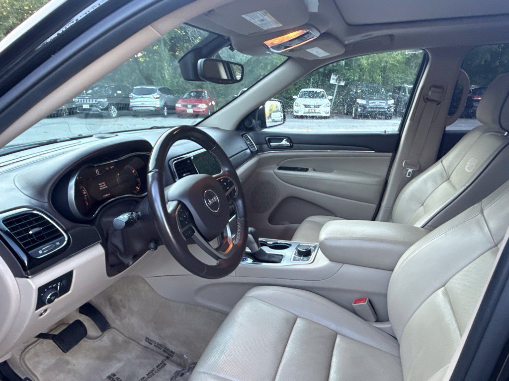 Used 2019 Jeep Grand Cherokee Overland AWD/4WD image 14