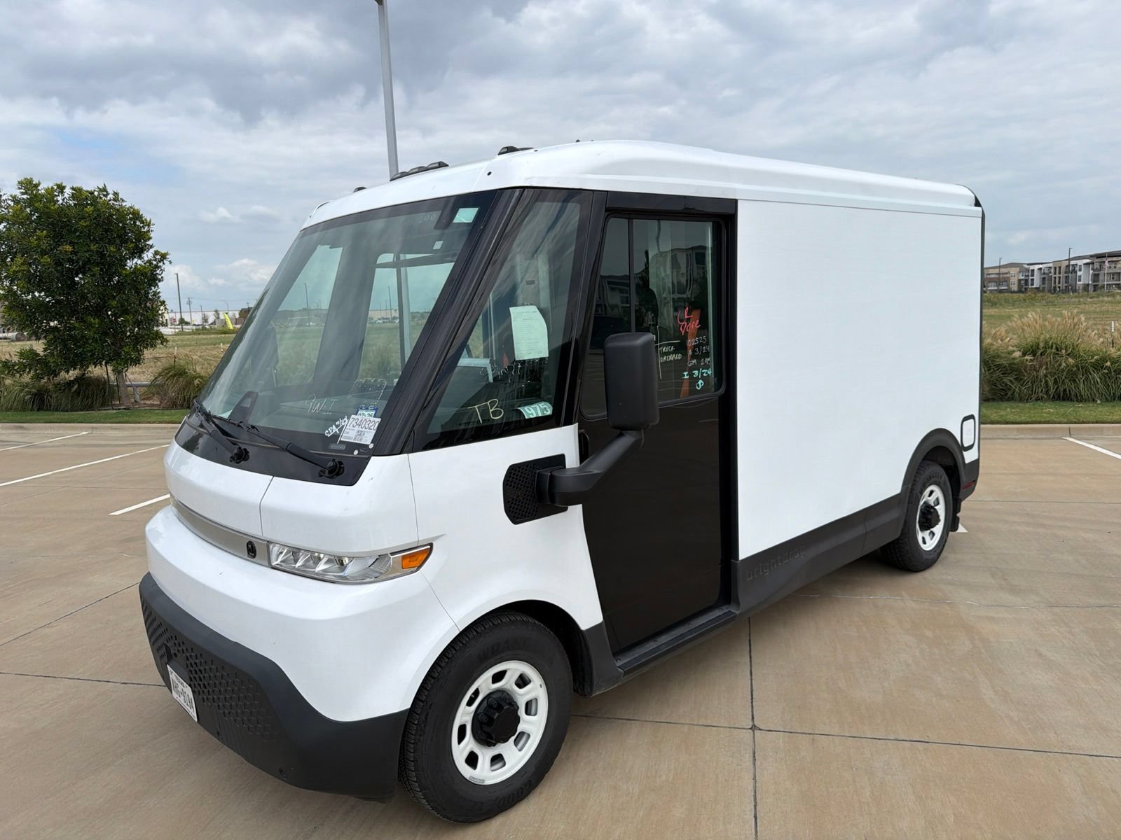 Used 2024 Chevrolet Brightdrop 400 w/ Commercial Equipment Package AWD/4WD image 8