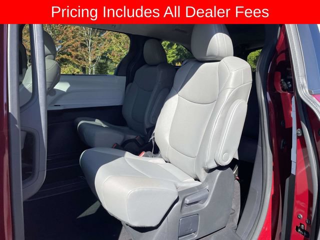 Used 2025 Toyota Sienna XLE FWD image 14