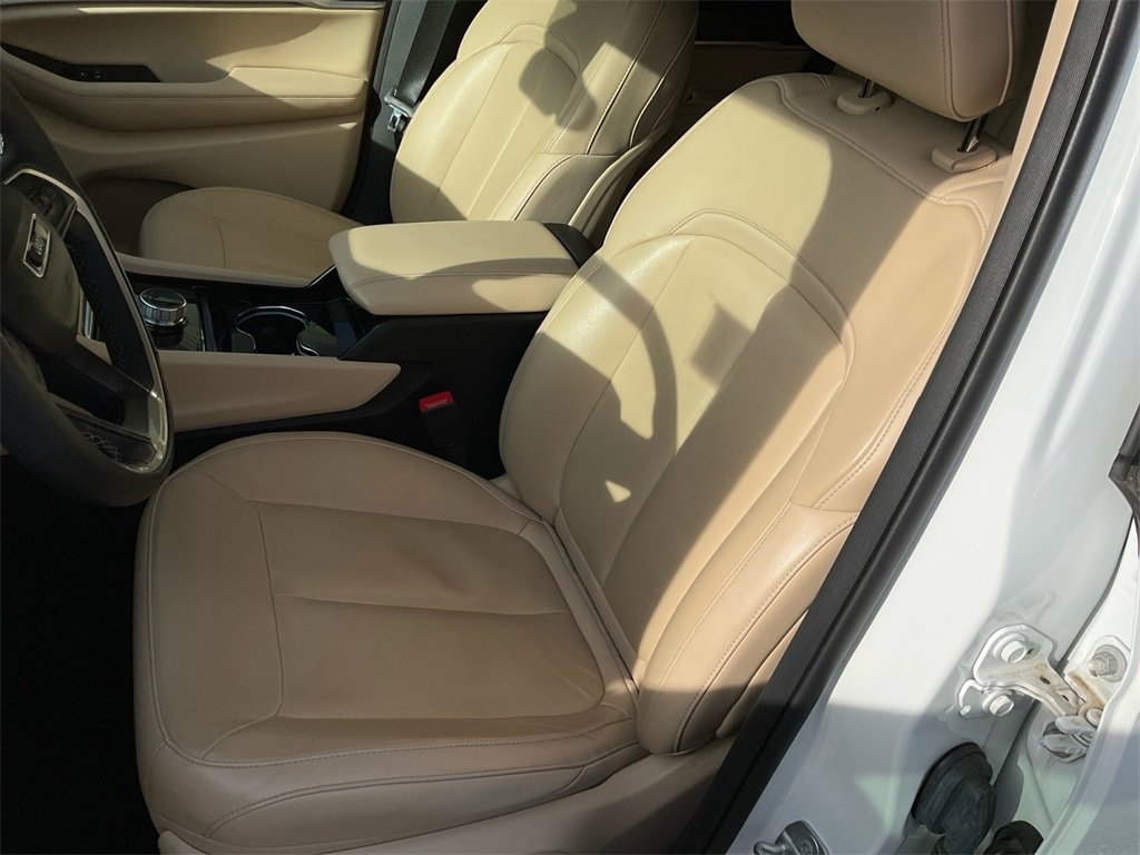 Used 2022 Jeep Grand Cherokee Limited image 28