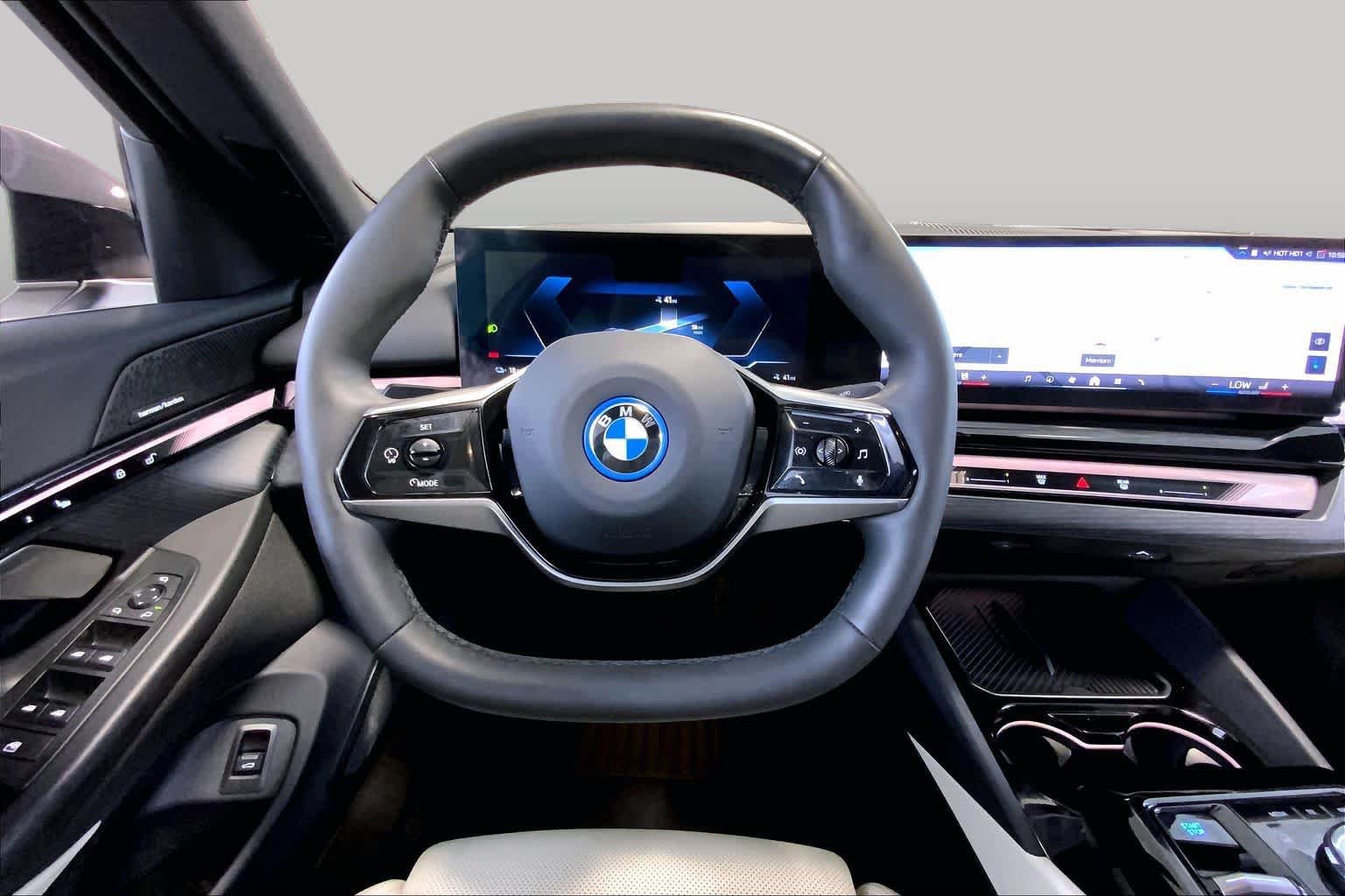 Used 2025 BMW i5 xDrive40 w/ Premium Package AWD/4WD image 5