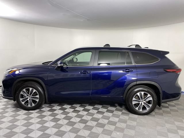 Used 2024 Toyota Highlander XLE AWD/4WD image 5