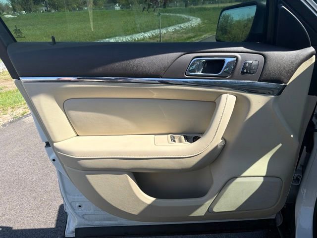 Used 2013 Lincoln MKS AWD image 19