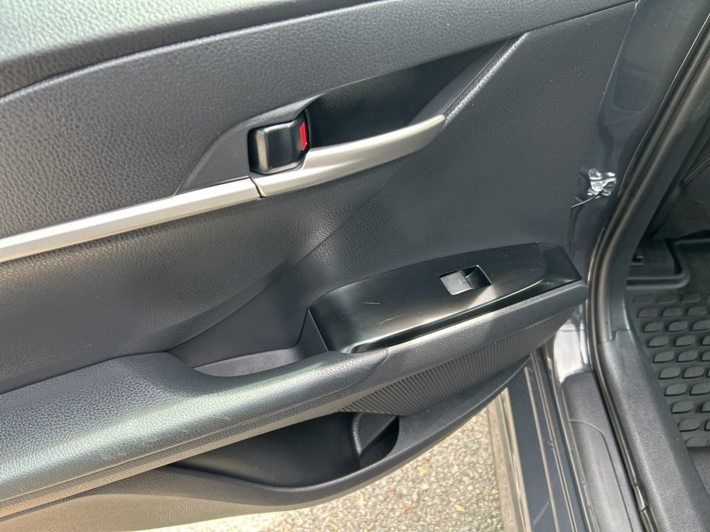 Used 2025 Toyota Camry SE w/ Convenience Package image 26