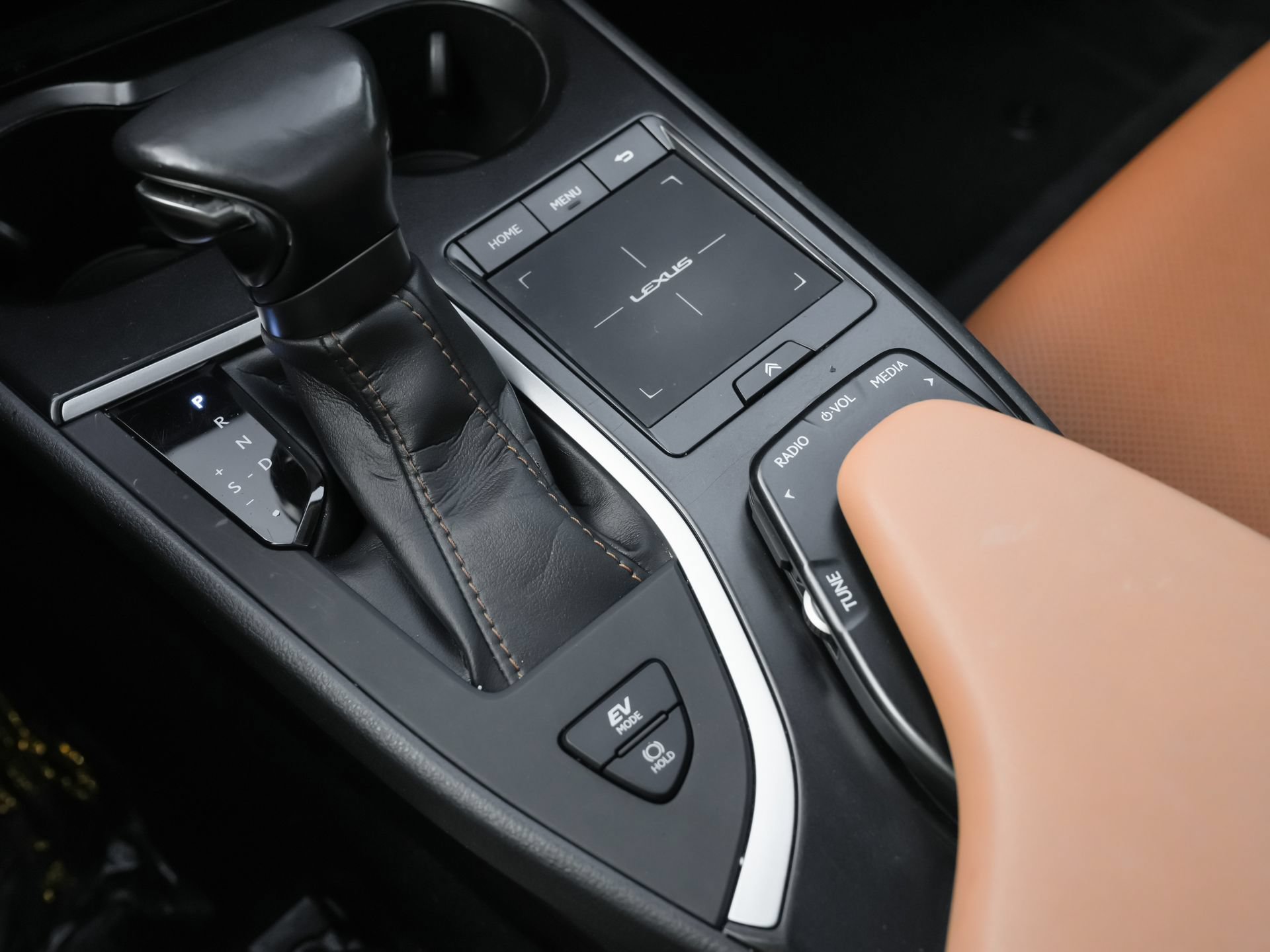 Used 2022 Lexus UX 250h w/ Premium Package AWD/4WD image 19