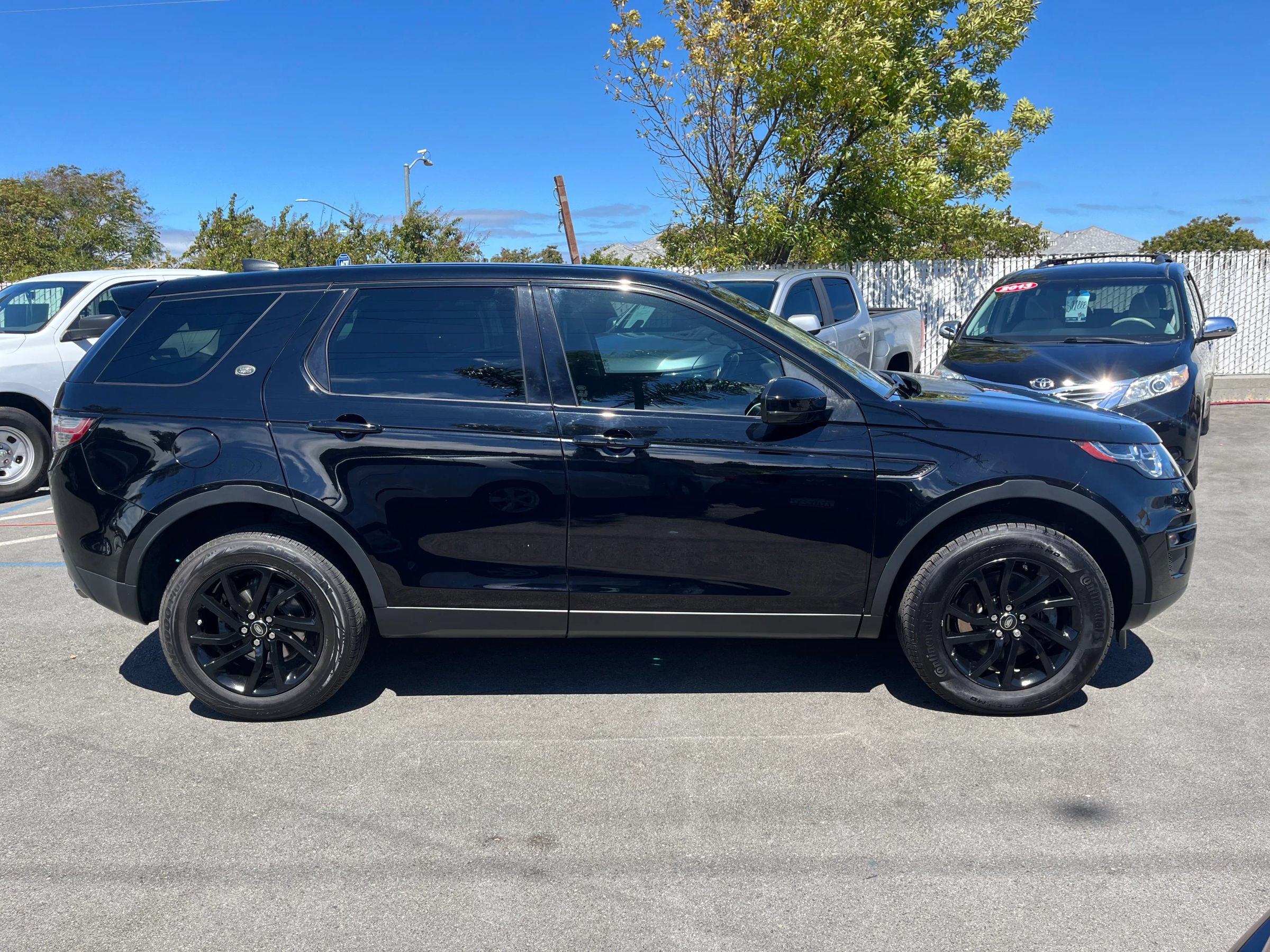 Used 2019 Land Rover Discovery Sport SE AWD/4WD image 2