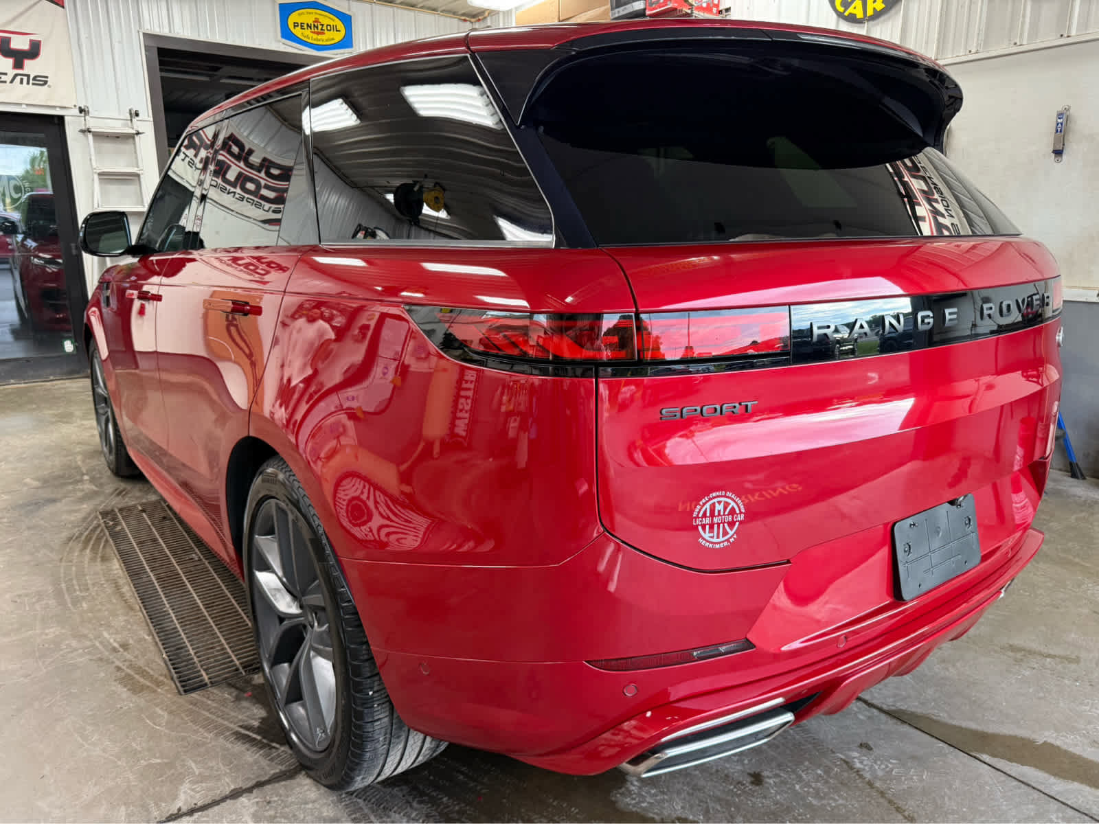 Used 2023 Land Rover Range Rover Sport SE Dynamic image 8