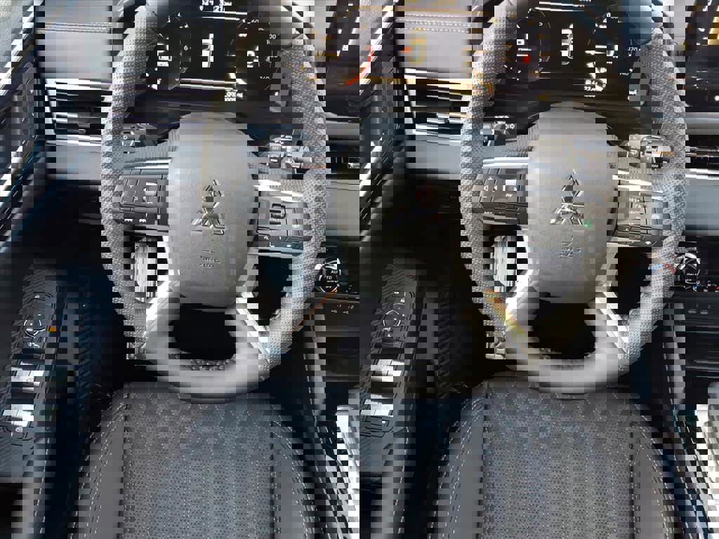 New 2026 Mitsubishi Outlander SEL image 5