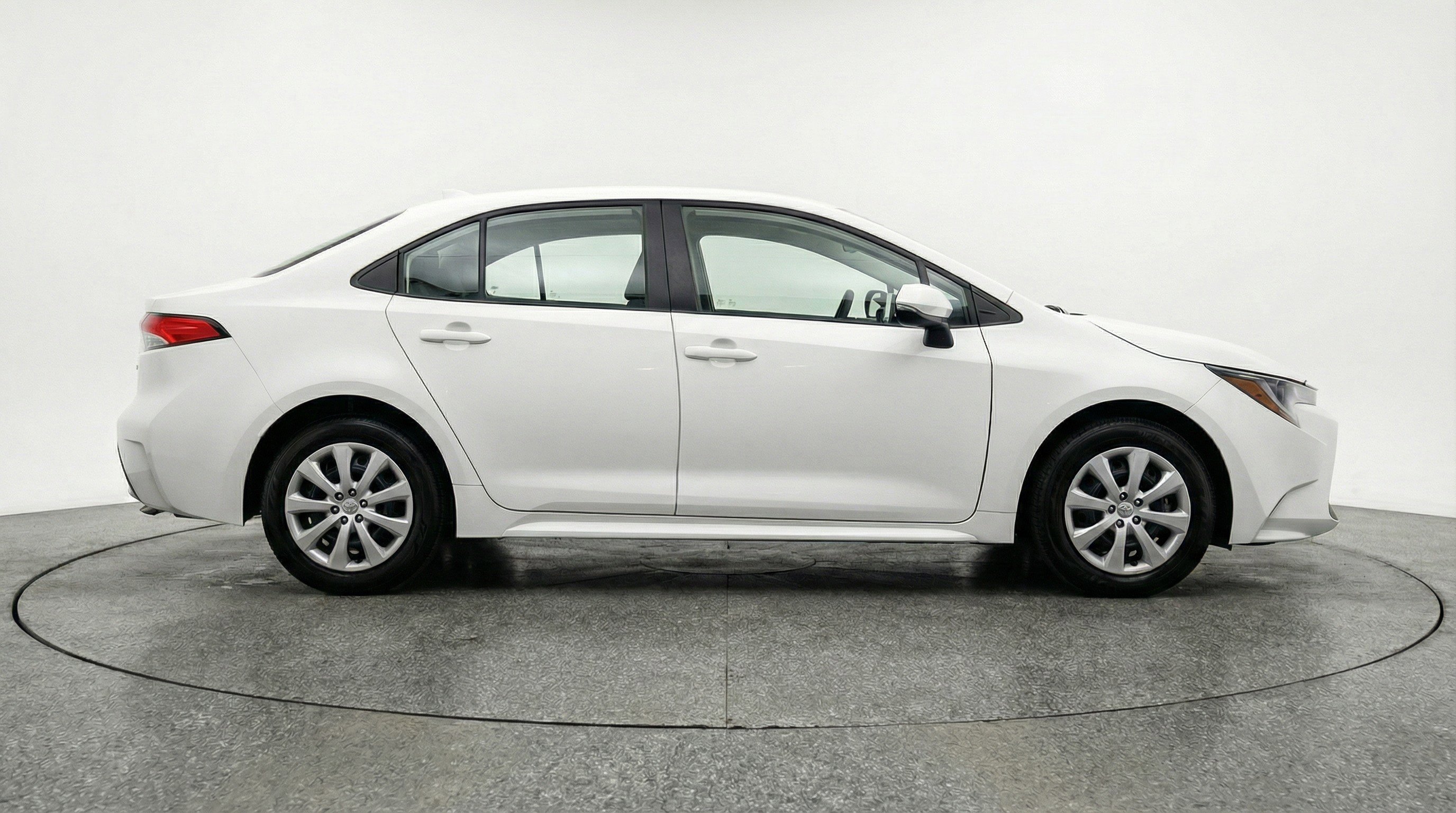 Used 2025 Toyota Corolla LE image 11