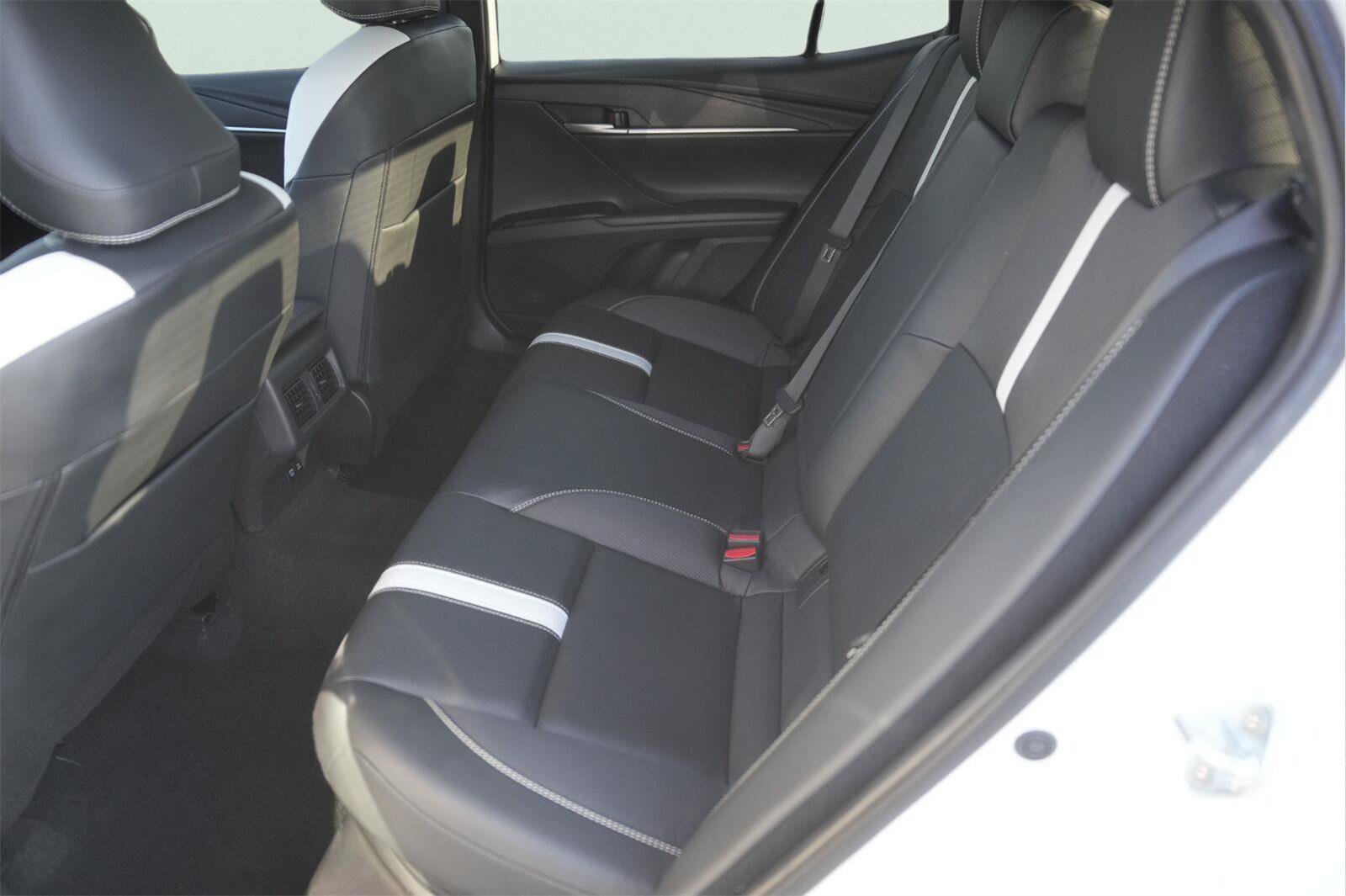 Used 2025 Toyota Camry SE w/ Convenience Package FWD image 12
