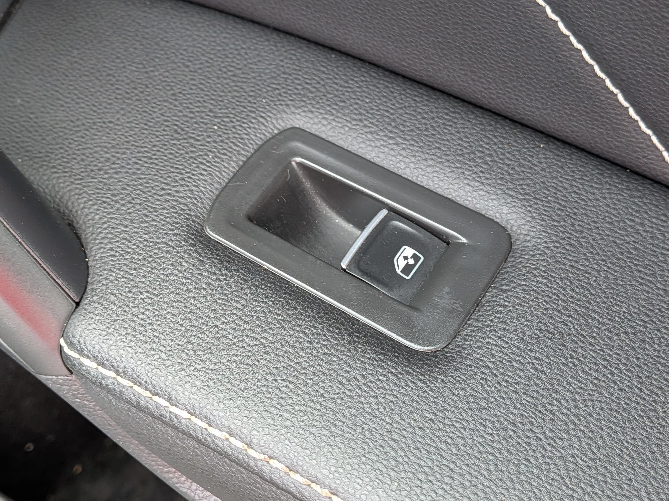 Used 2024 Volkswagen Tiguan SE FWD image 35