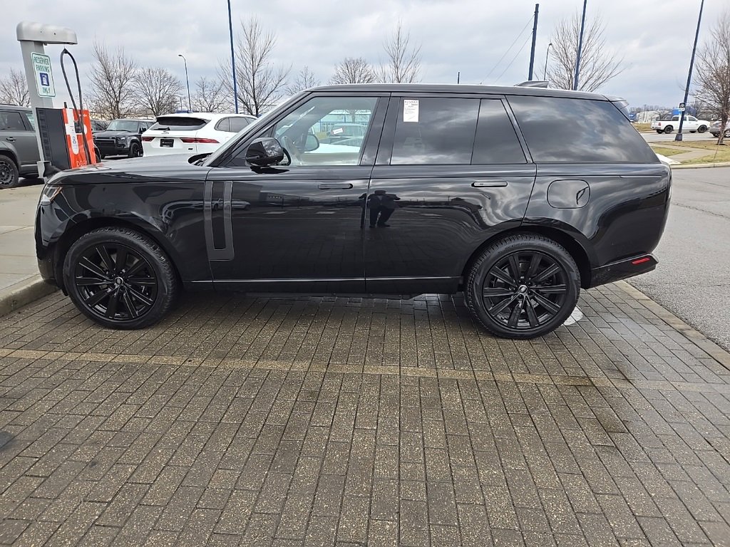 Used 2025 Land Rover Range Rover SE image 8