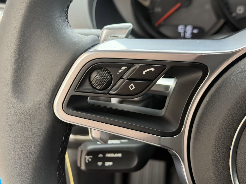 Used 2025 Porsche 718 Cayman w/ Sport Chrono Package image 32