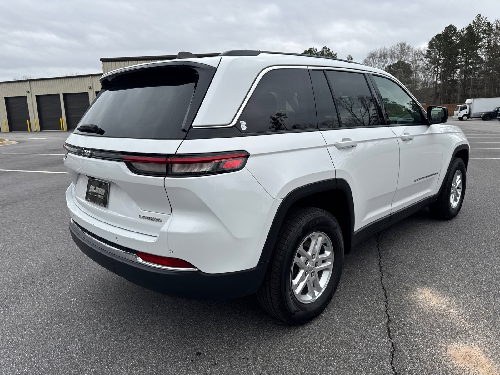 Used 2024 Jeep Grand Cherokee Laredo image 5