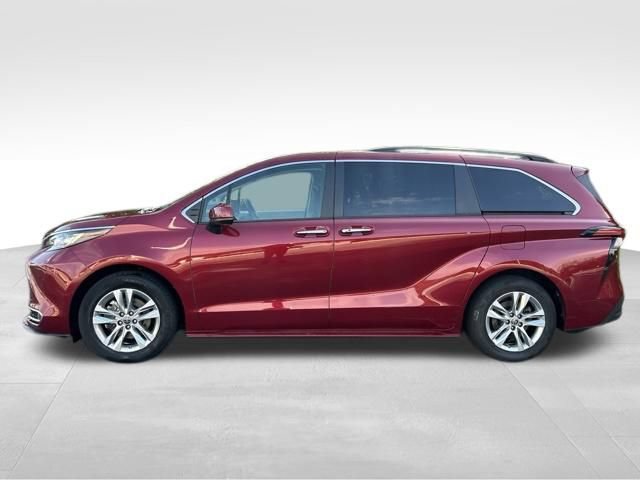 Used 2022 Toyota Sienna XLE w/ XLE Plus Package AWD/4WD image 3