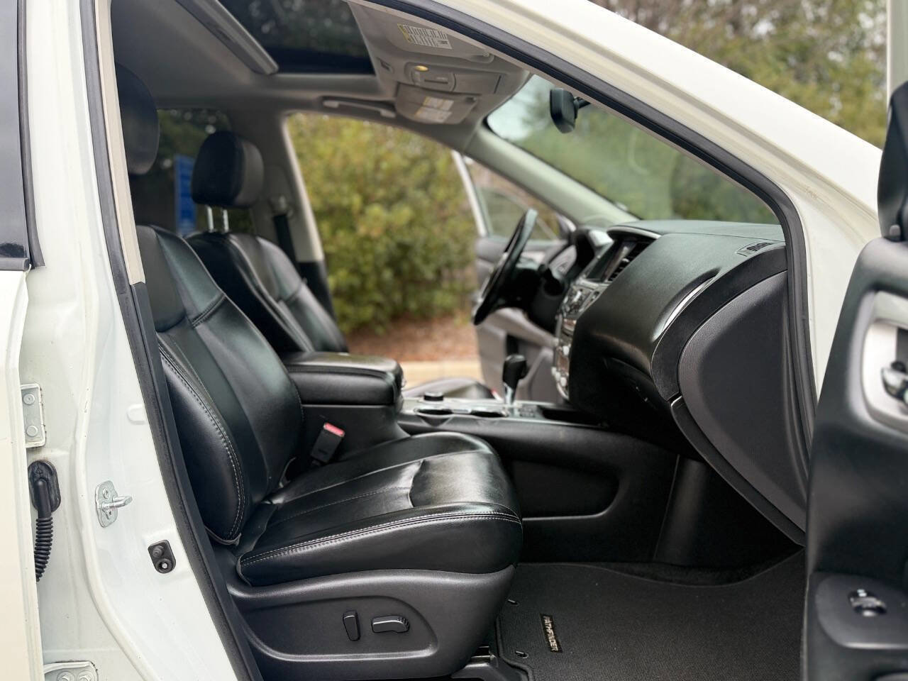 Used 2017 Nissan Pathfinder SL w/ SL Premium Package image 28