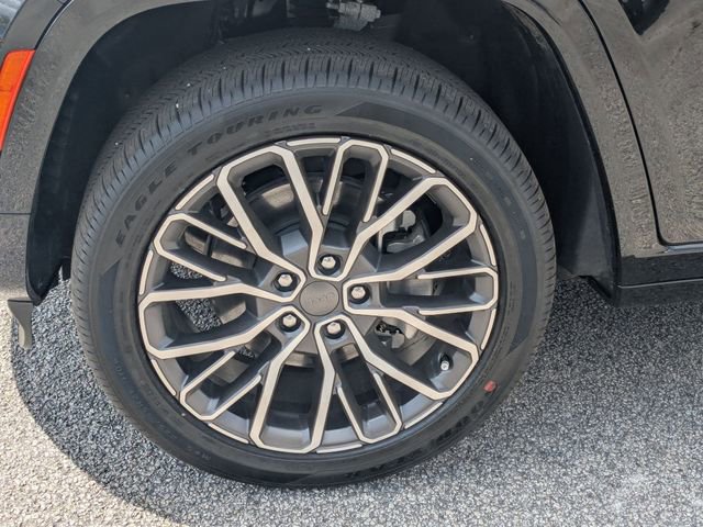 New 2026 Jeep Grand Cherokee L Summit w/ Rear Seat Video Group I image 10