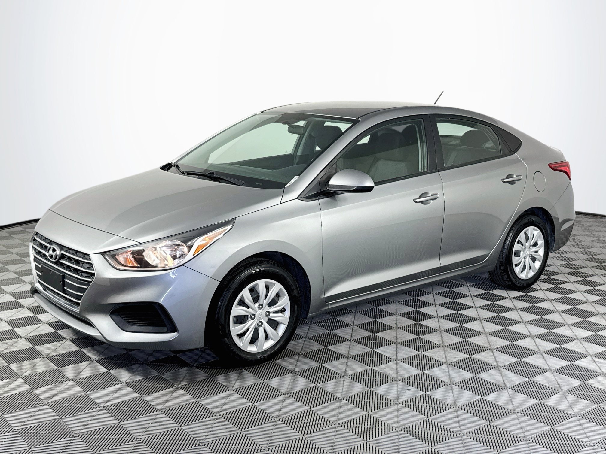 Used 2021 Hyundai Accent SE FWD image 4