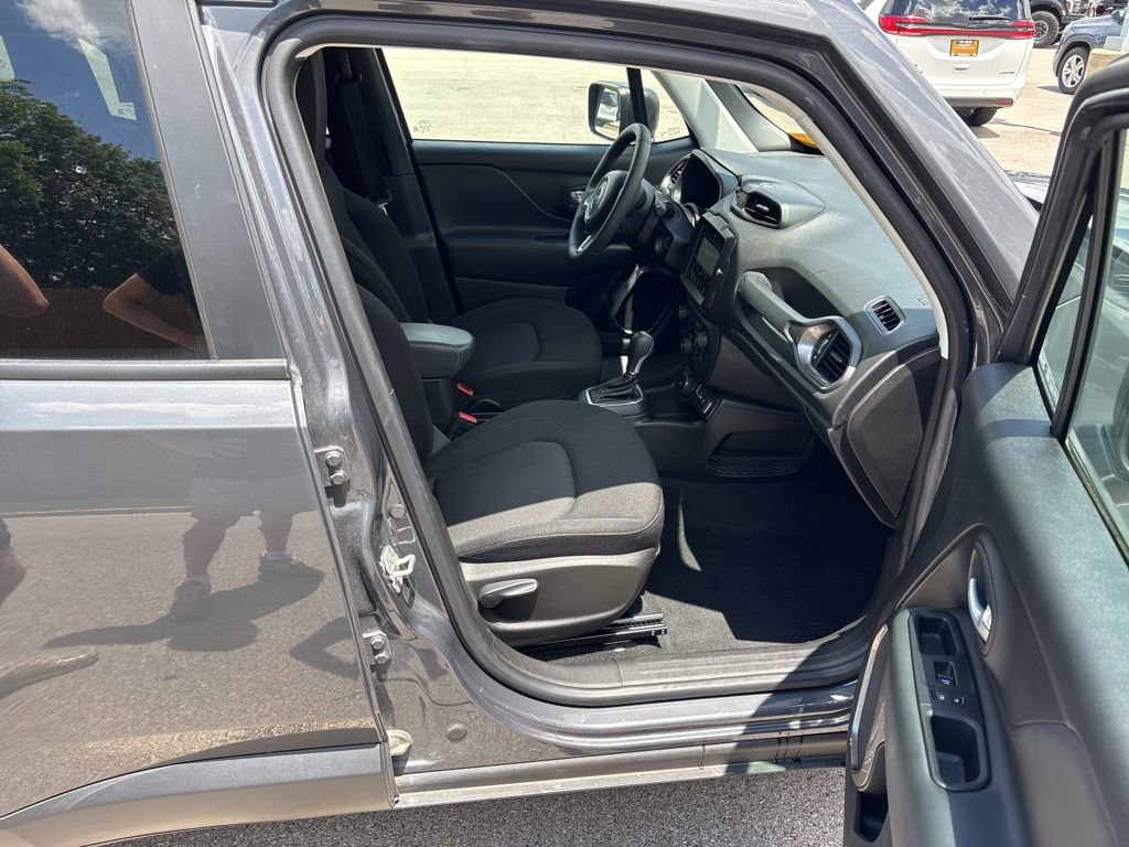 Used 2023 Jeep Renegade Latitude AWD/4WD image 12
