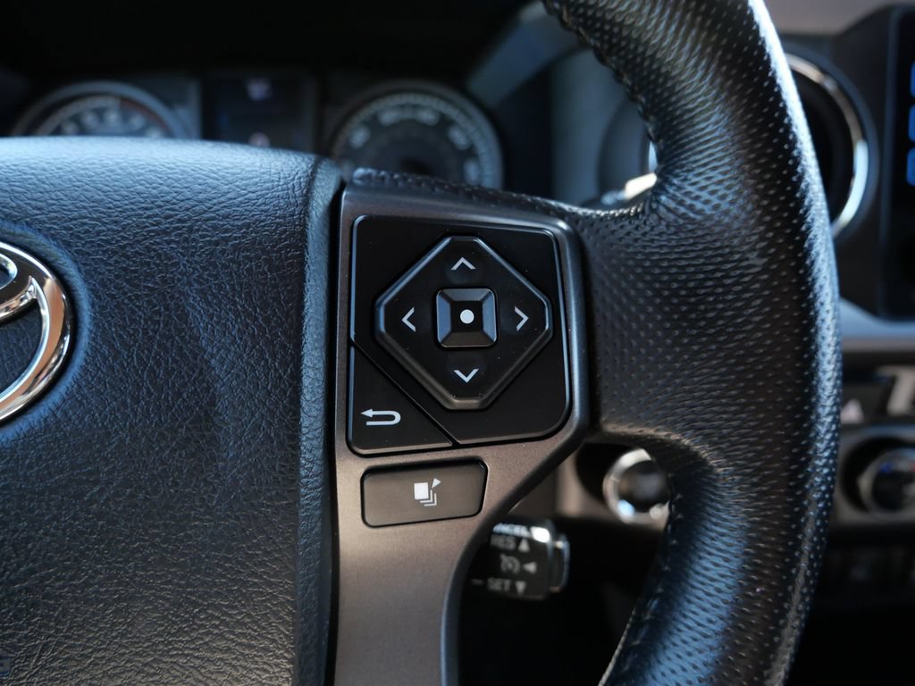Used 2016 Toyota Tacoma TRD Sport AWD/4WD image 24