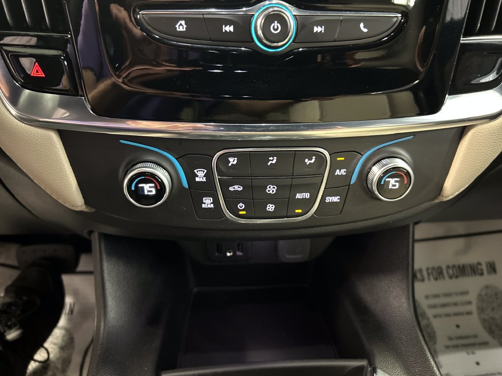 Used 2023 Chevrolet Traverse LS FWD image 18