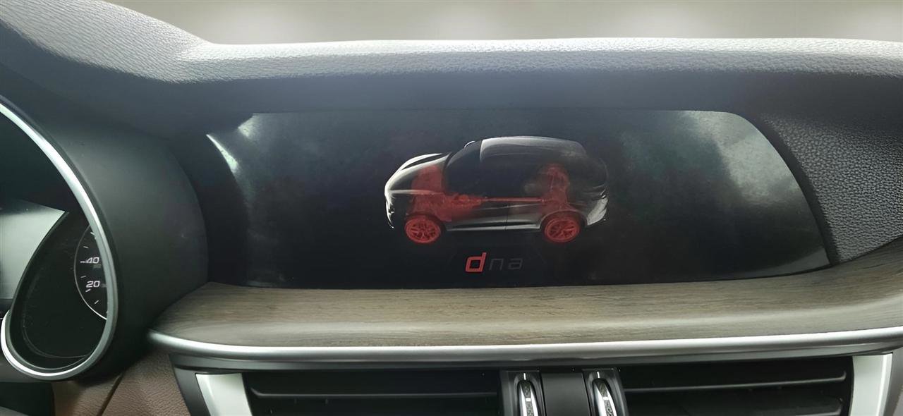 Used 2018 Alfa Romeo Stelvio Ti AWD/4WD image 21