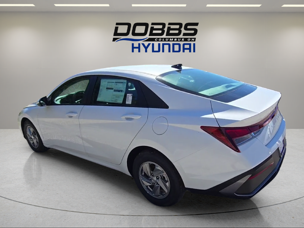 New 2026 Hyundai Elantra SE FWD image 3