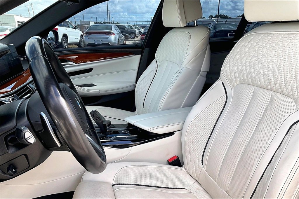 Used 2020 BMW M550i xDrive w/ Executive Package image 18