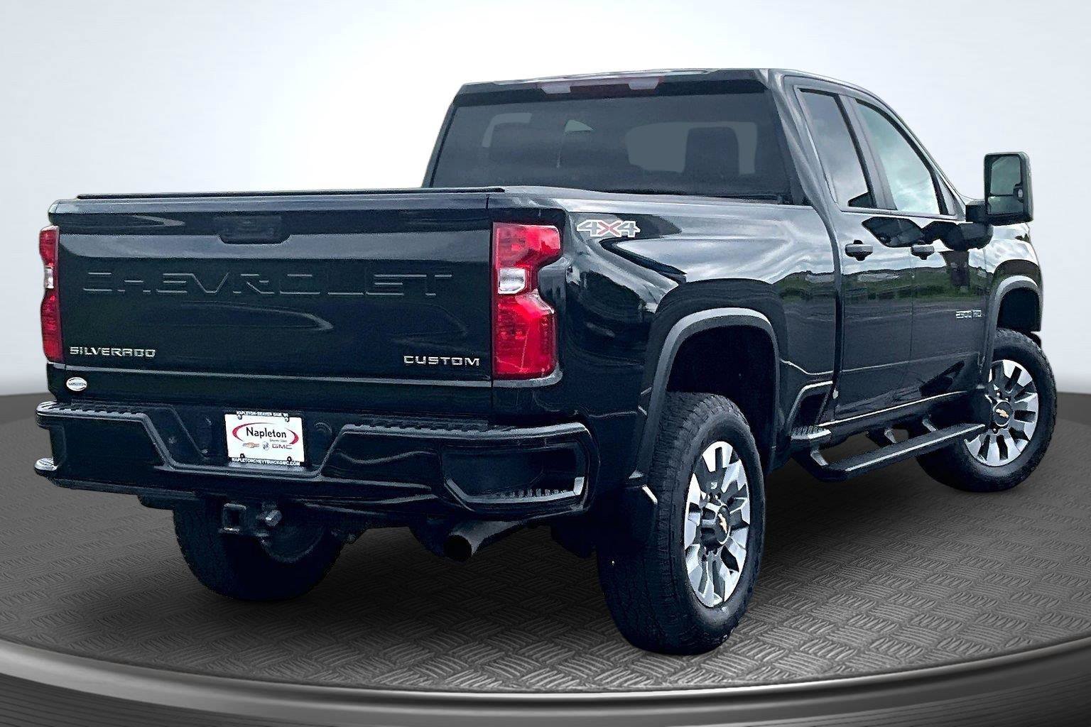 Used 2022 Chevrolet Silverado 2500 Custom w/ Custom Value Package AWD/4WD image 2