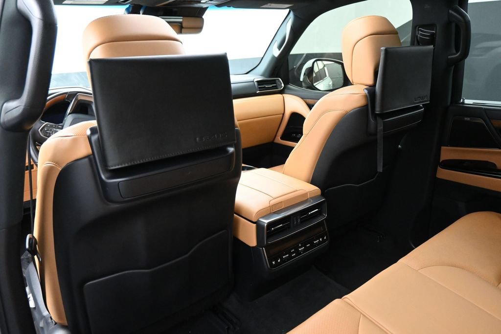 Used 2023 Lexus LX 600 4WD w/ Luxury Package image 18