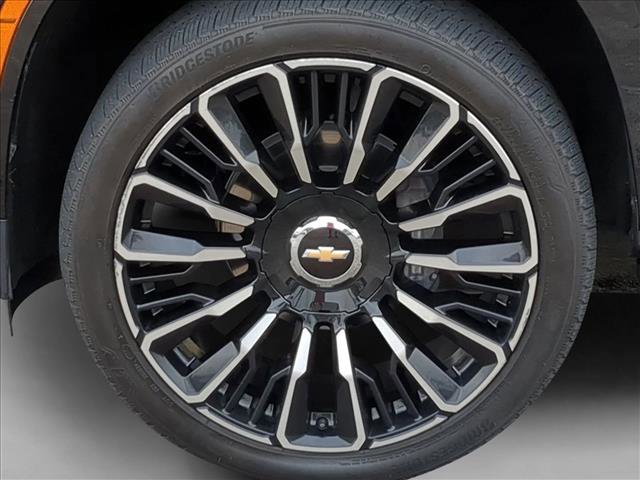Used 2025 Chevrolet Suburban High Country AWD/4WD image 28