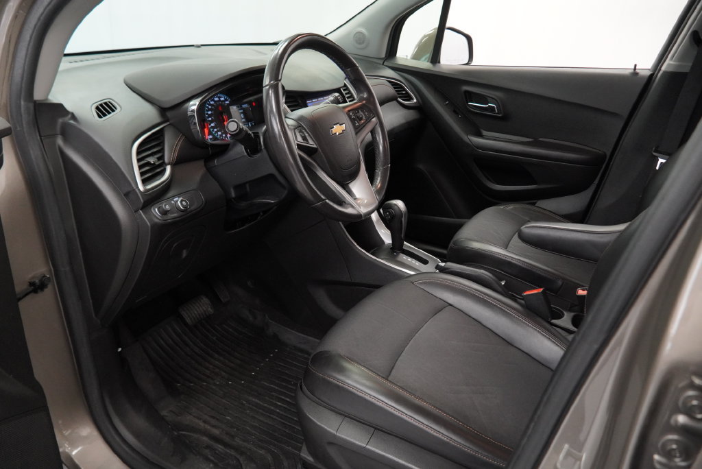 Used 2021 Chevrolet Trax LT w/ Driver Confidence Package AWD/4WD image 20