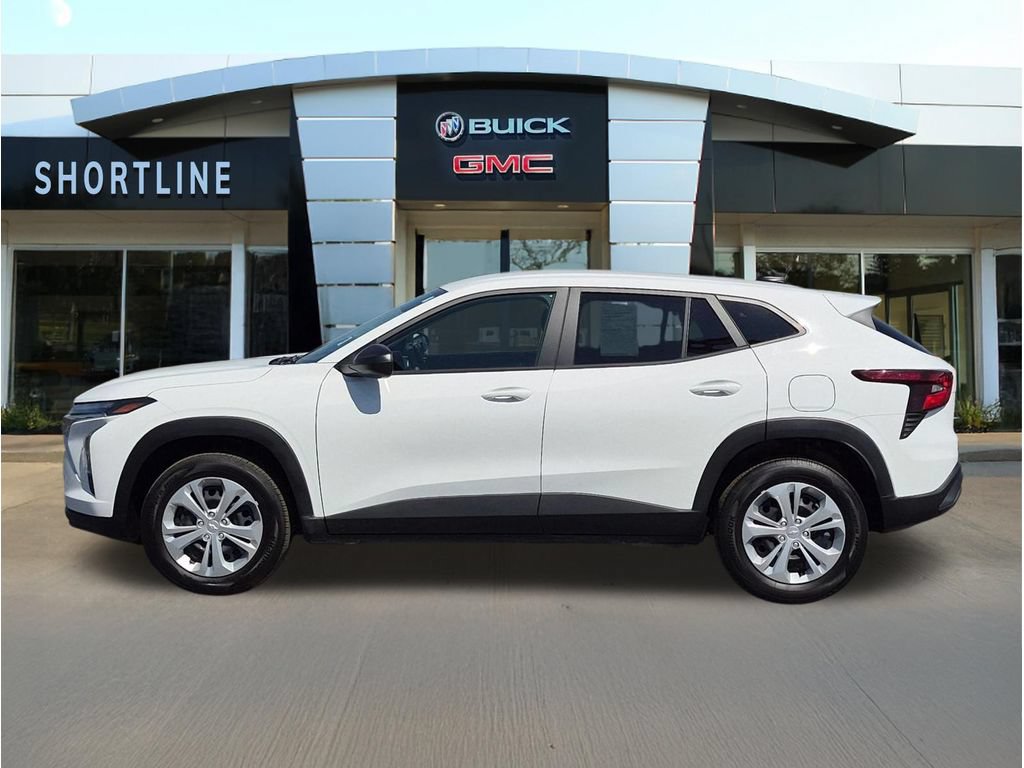 Used 2026 Chevrolet Trax LS FWD image 6