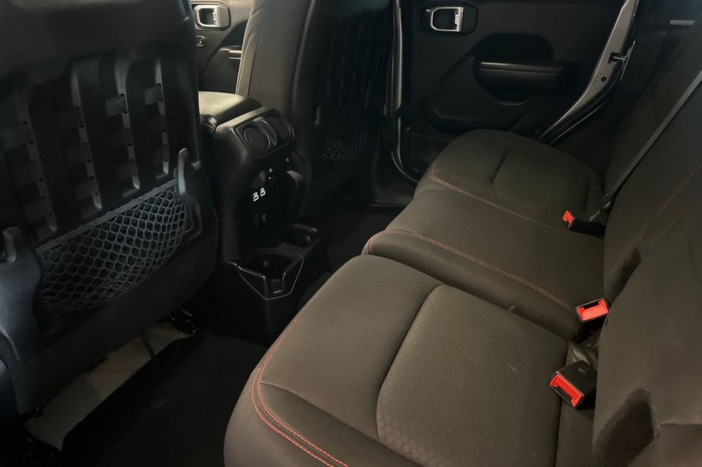 Used 2018 Jeep Wrangler Unlimited Rubicon AWD/4WD image 12